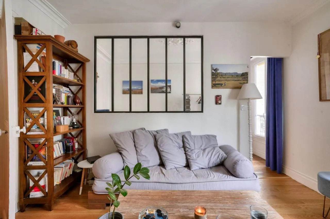 Charming Apartment For 2 People - Paris 18