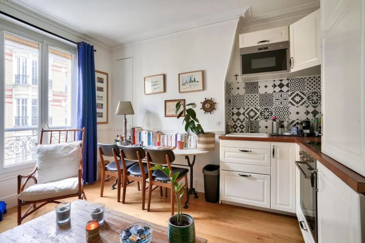 Charming Apartment For 2 People - Paris 18 0*,  France