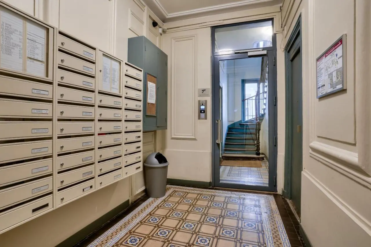 Charming Apartment For 2 People - Paris 18