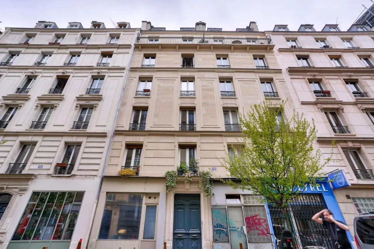 Charming Apartment For 2 People - Paris 18 France