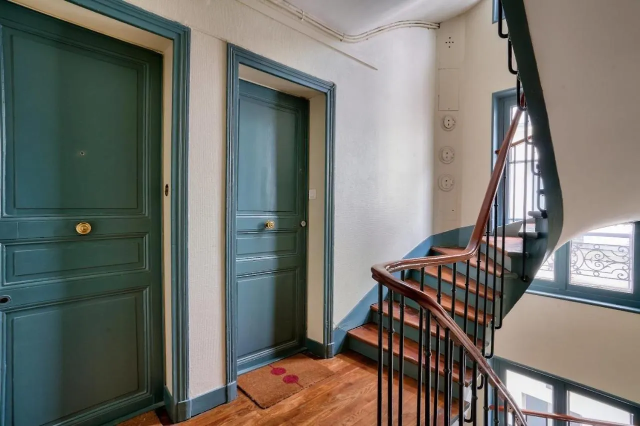 Charming Apartment For 2 People - Paris 18